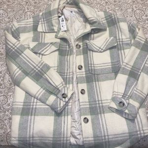 Shacket from garage, never worn, brand new still has the tag on it.